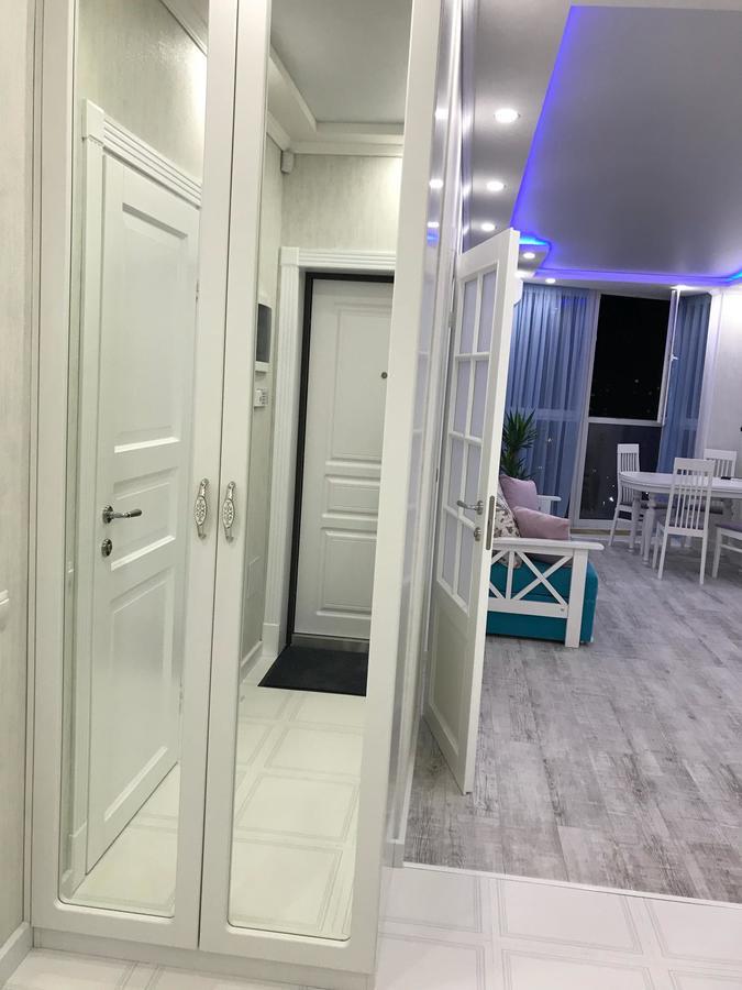 Luxe Apartment On Drahomanova Kiev Ngoại thất bức ảnh